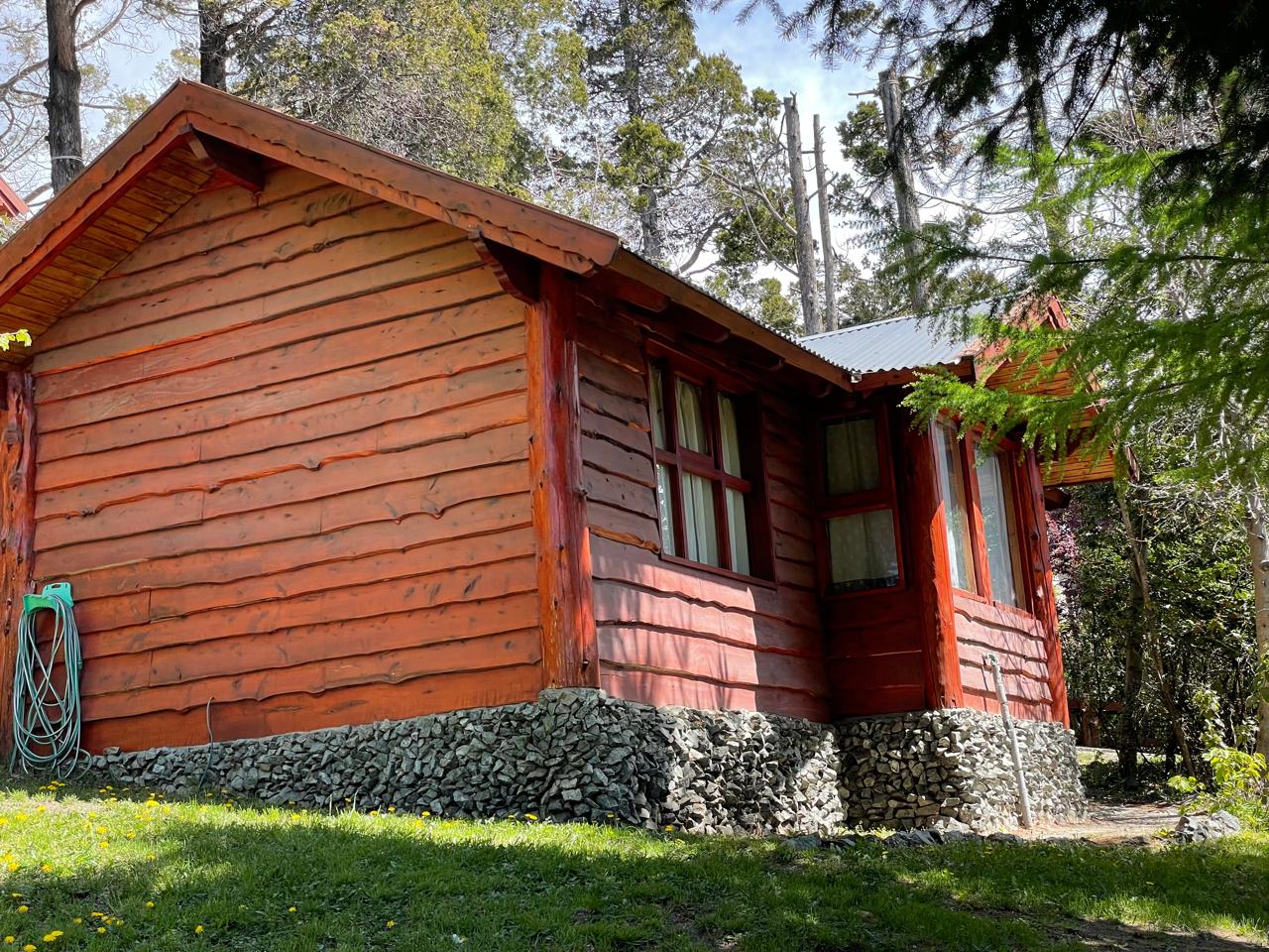 Una cabaña en el parque