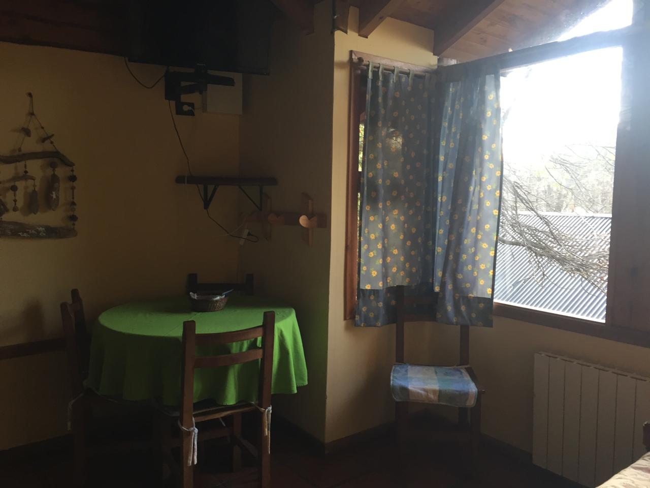 Mesa junto a la ventana