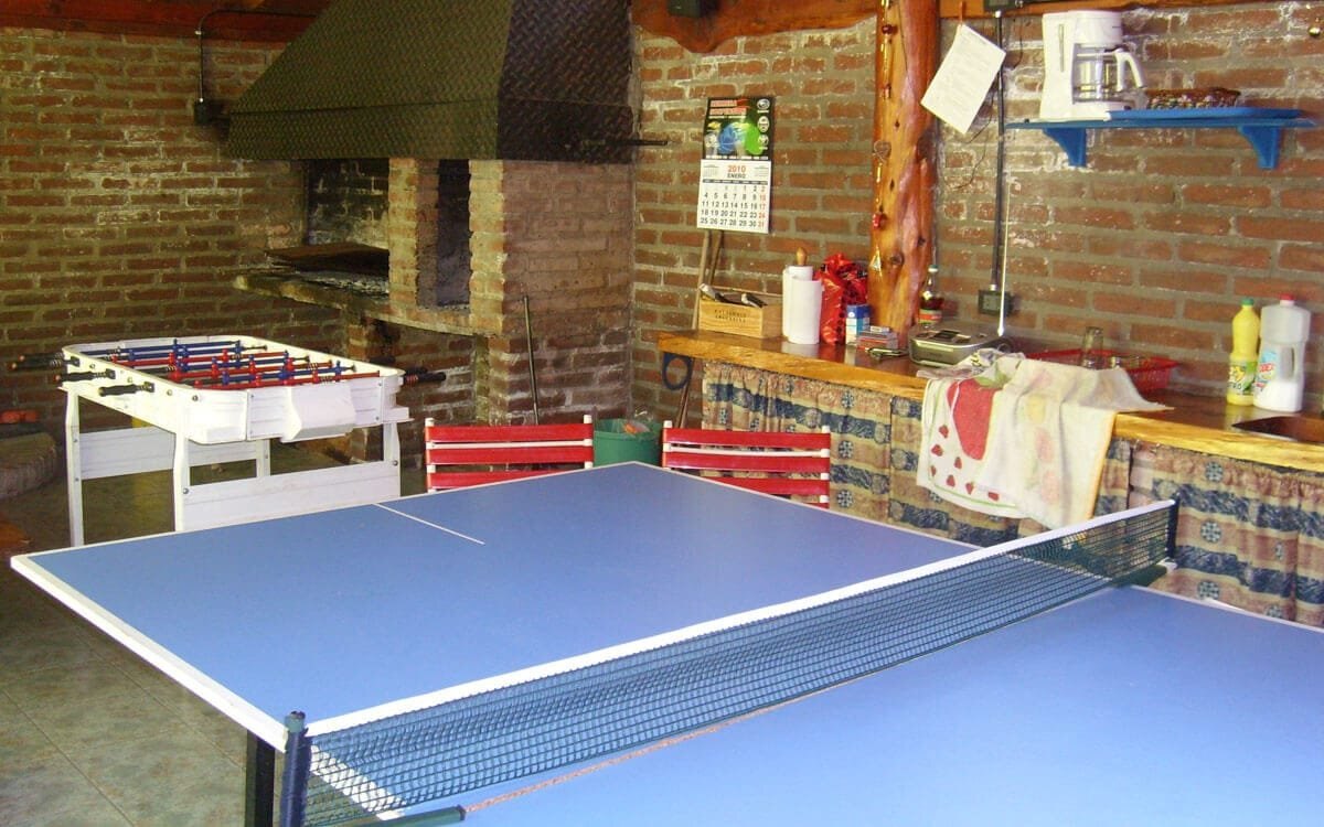 El quincho, con parrilla y juegos