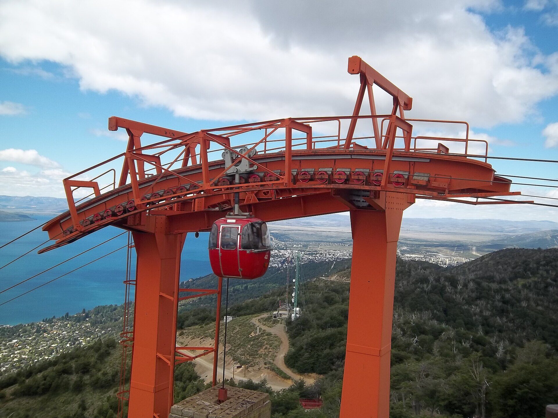 El teleférico del Cerro Otto, a pocos metros